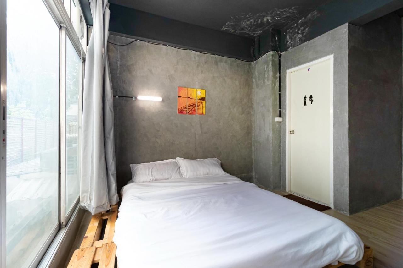 The Beds Ever Hostel (Adults Only) Bangkok Exterior photo